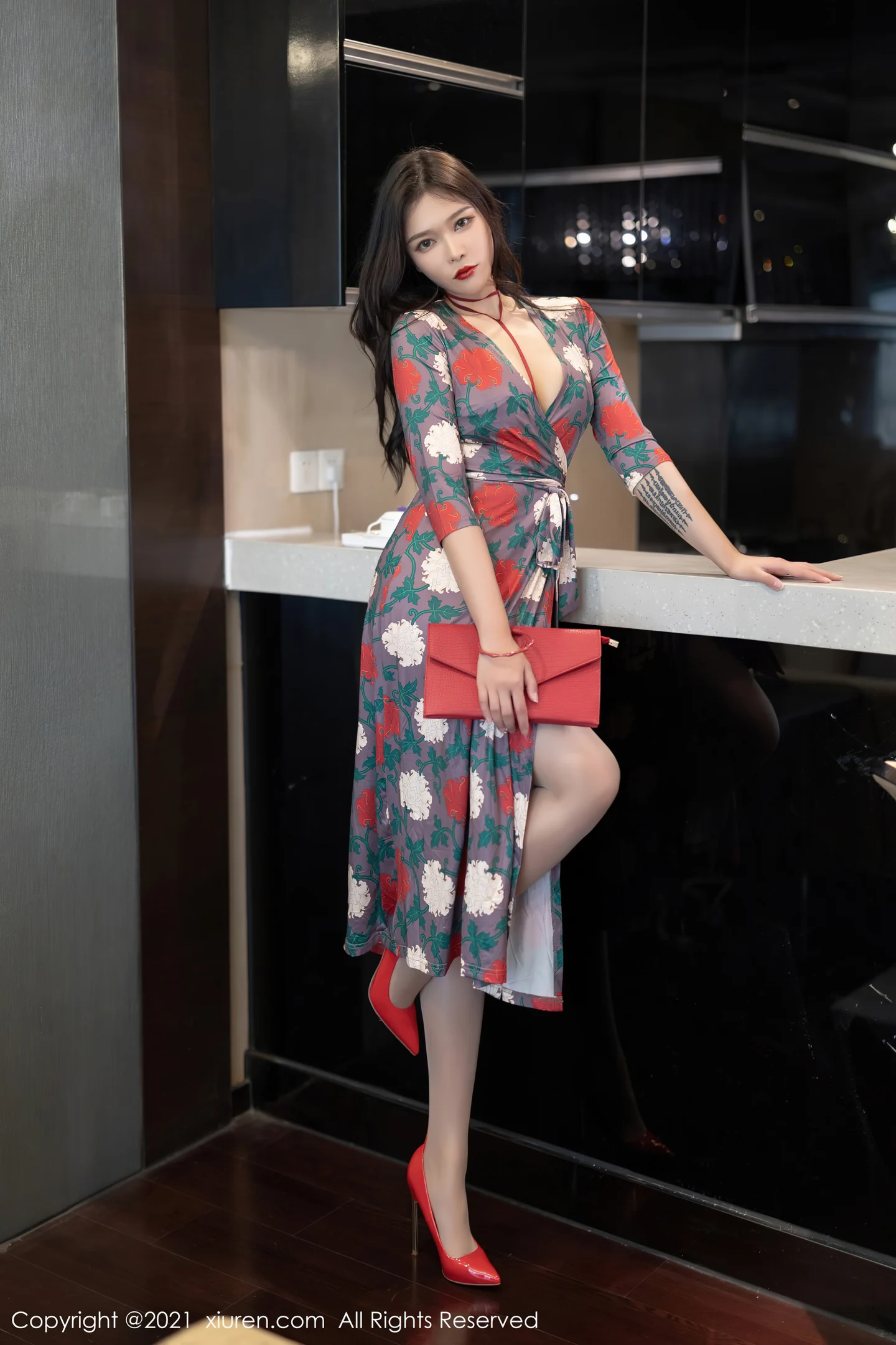 [XiuRen秀人网]VOL.3562 嫩模娜比私房红色情趣内衣配开档肉丝秀凹凸身材诱惑写真80P-秀人网官方网站